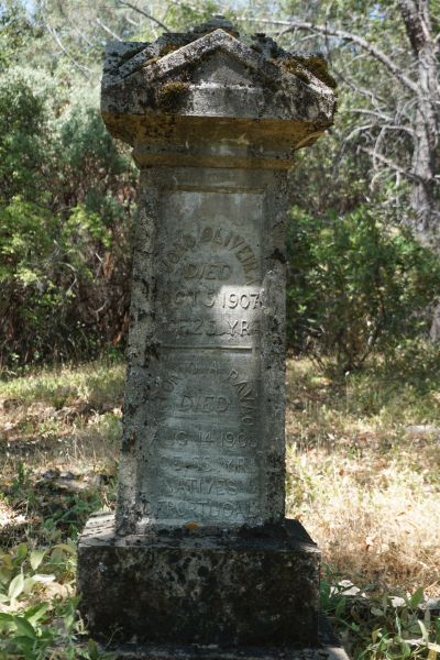 [Picture of Joao Oliveira grave]